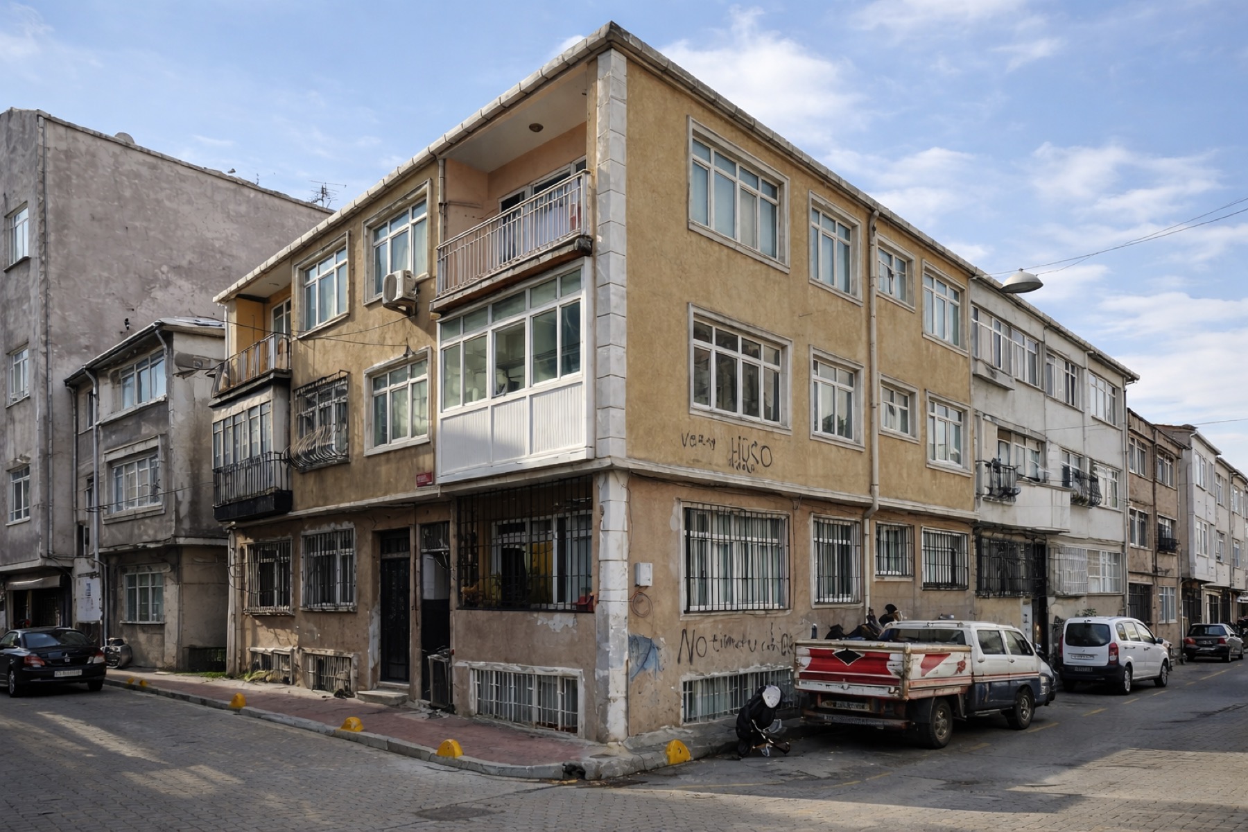 Kentsel dönüşüm öncesi eski apartman